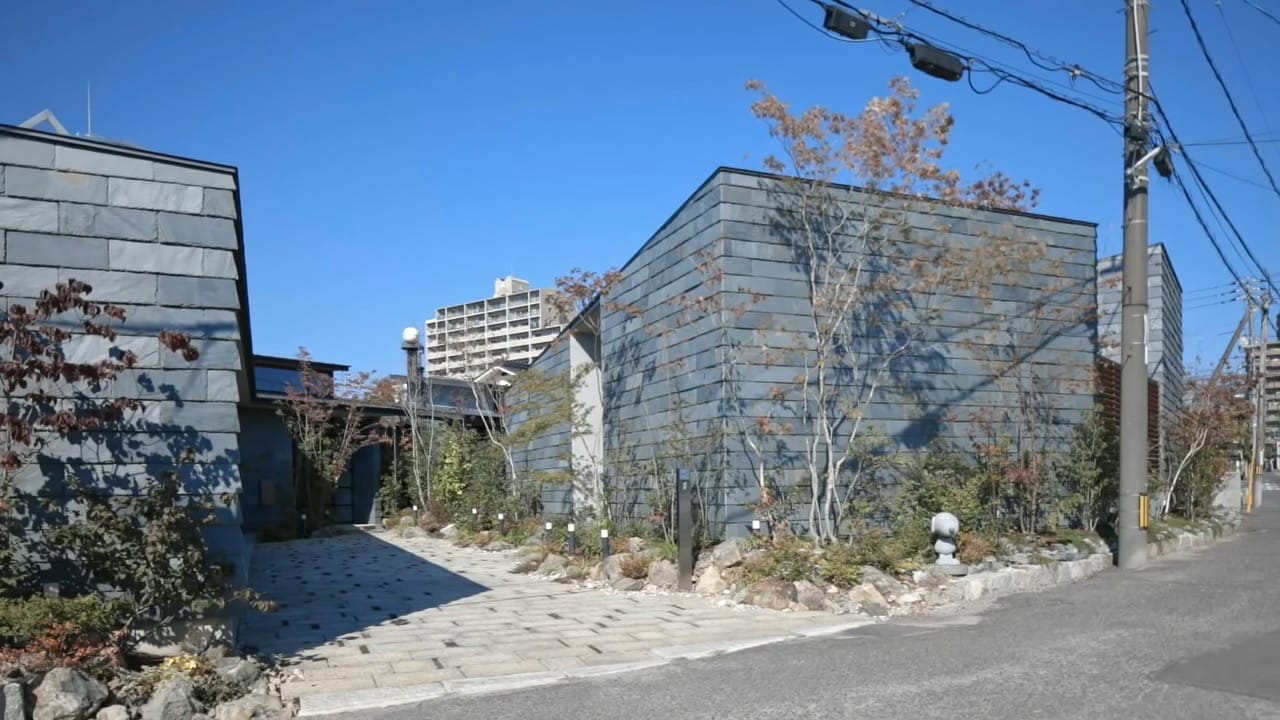 A Modern Japanese House With A Serene Courtyard
